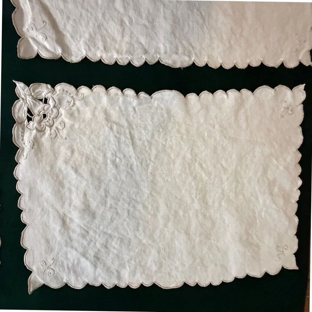 Vintage Off White Linen Placemats Set of 4 Scalloped Embroidered Floral Cutwork